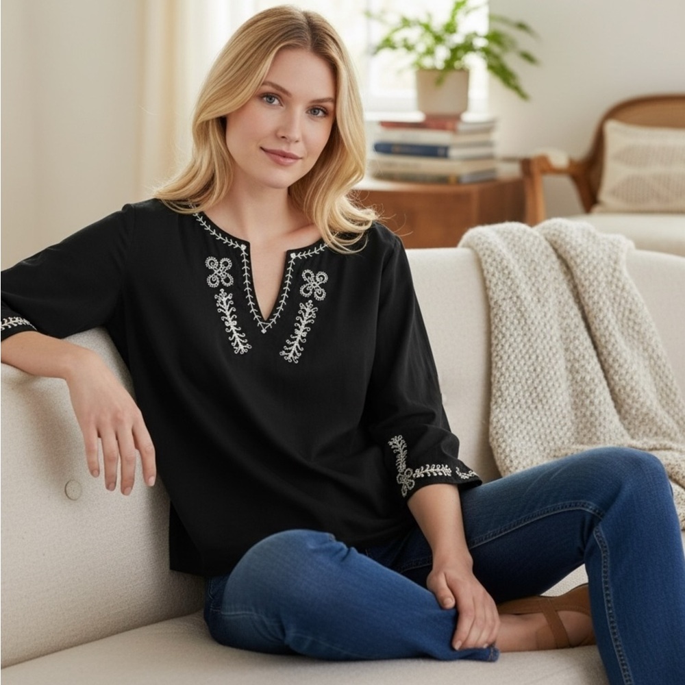 LOFT Women's V-Neck White Embroidered Tunic- Black Cotton Blouse – Petite Small